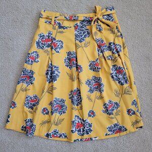 Banana Republic Size 4 A-line Skirt Yellow Floral Belted Pleated Cottagecore